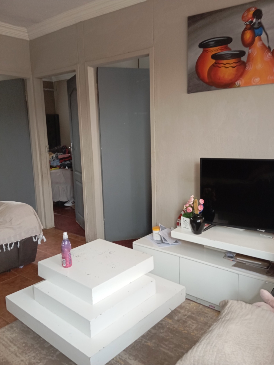 2 Bedroom Property for Sale in Protea Glen Gauteng