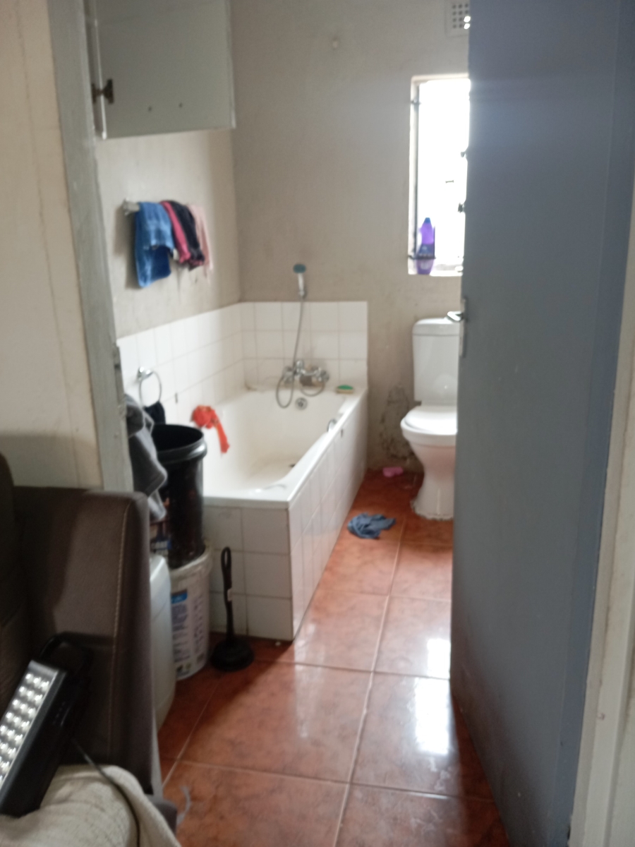 2 Bedroom Property for Sale in Protea Glen Gauteng