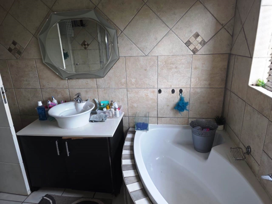 3 Bedroom Property for Sale in Zambezi Country Estate Gauteng