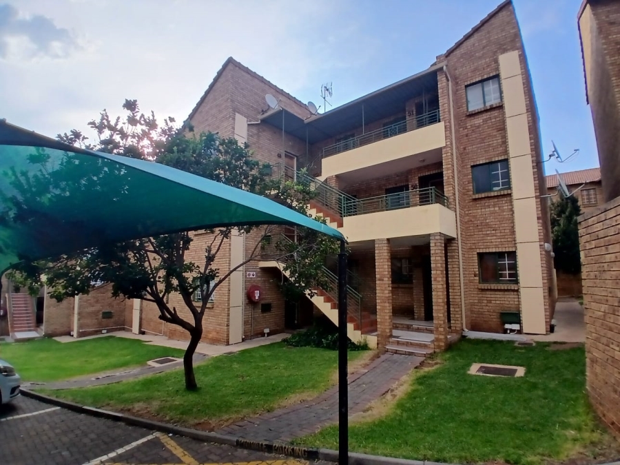 2 Bedroom Property for Sale in Die Hoewes Gauteng