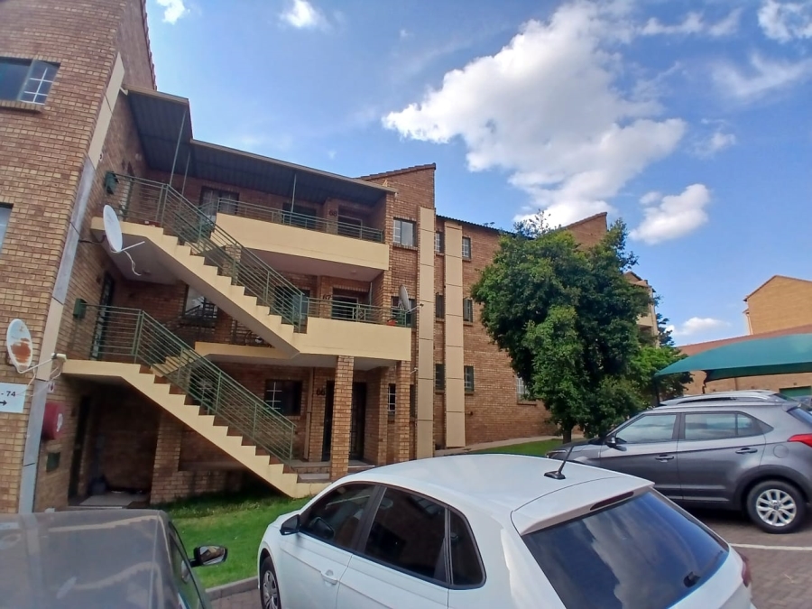 2 Bedroom Property for Sale in Die Hoewes Gauteng