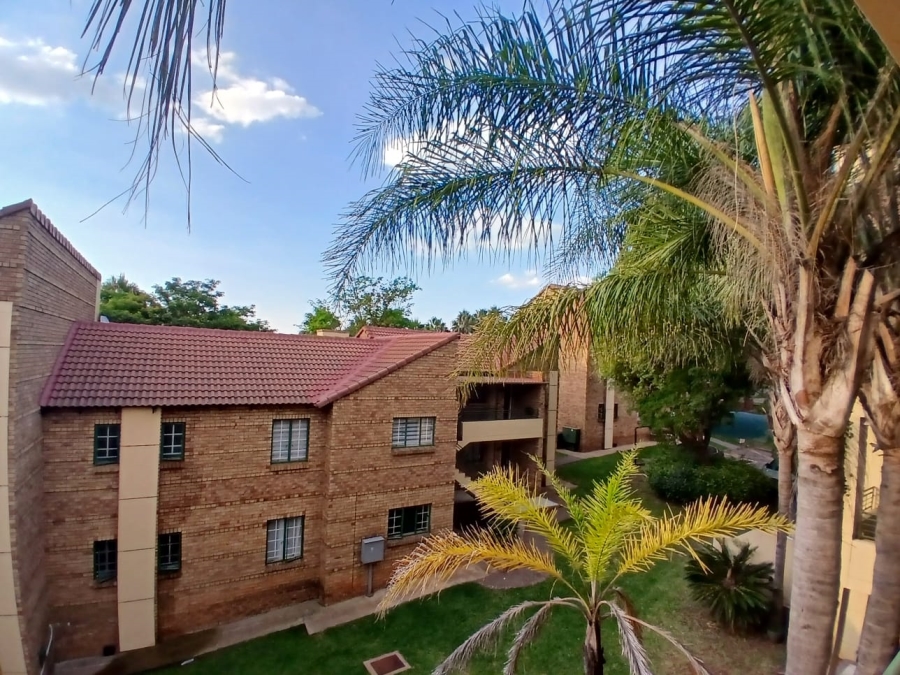 2 Bedroom Property for Sale in Die Hoewes Gauteng