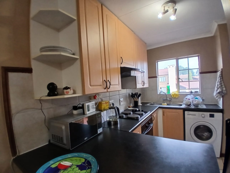 2 Bedroom Property for Sale in Die Hoewes Gauteng