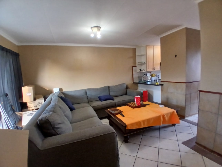 2 Bedroom Property for Sale in Die Hoewes Gauteng