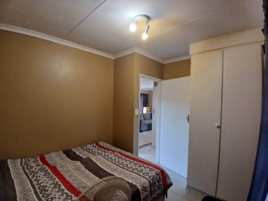 2 Bedroom Property for Sale in Die Hoewes Gauteng