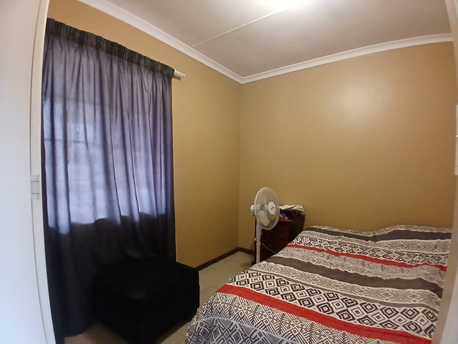 2 Bedroom Property for Sale in Die Hoewes Gauteng