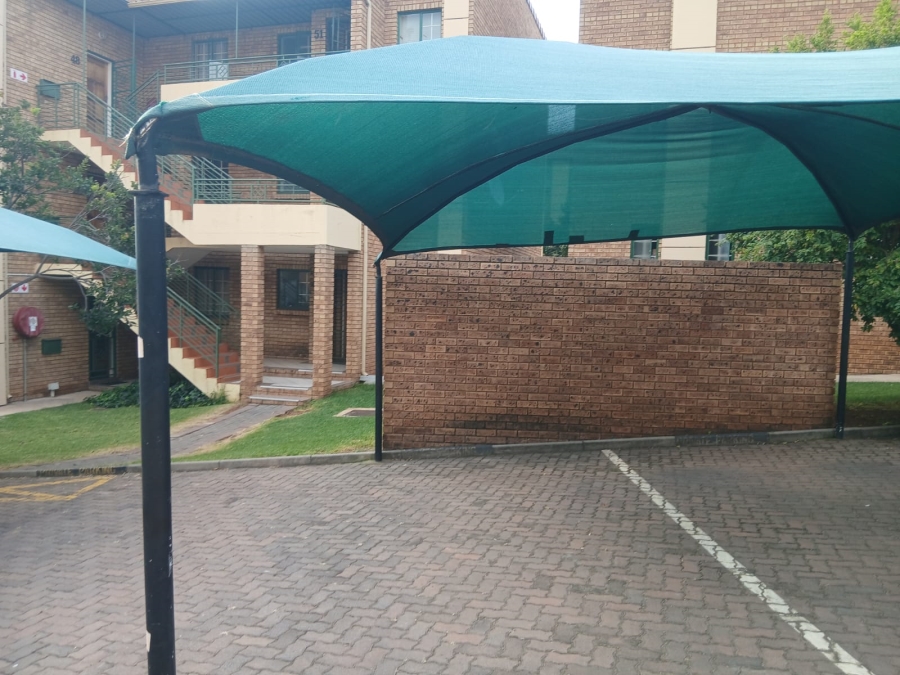 2 Bedroom Property for Sale in Die Hoewes Gauteng