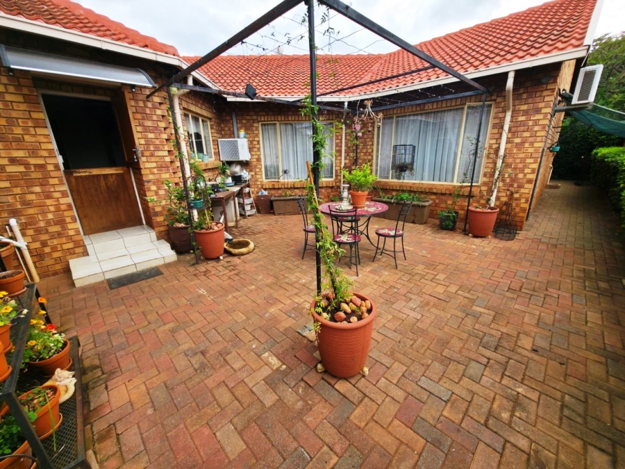 3 Bedroom Property for Sale in Annlin Gauteng