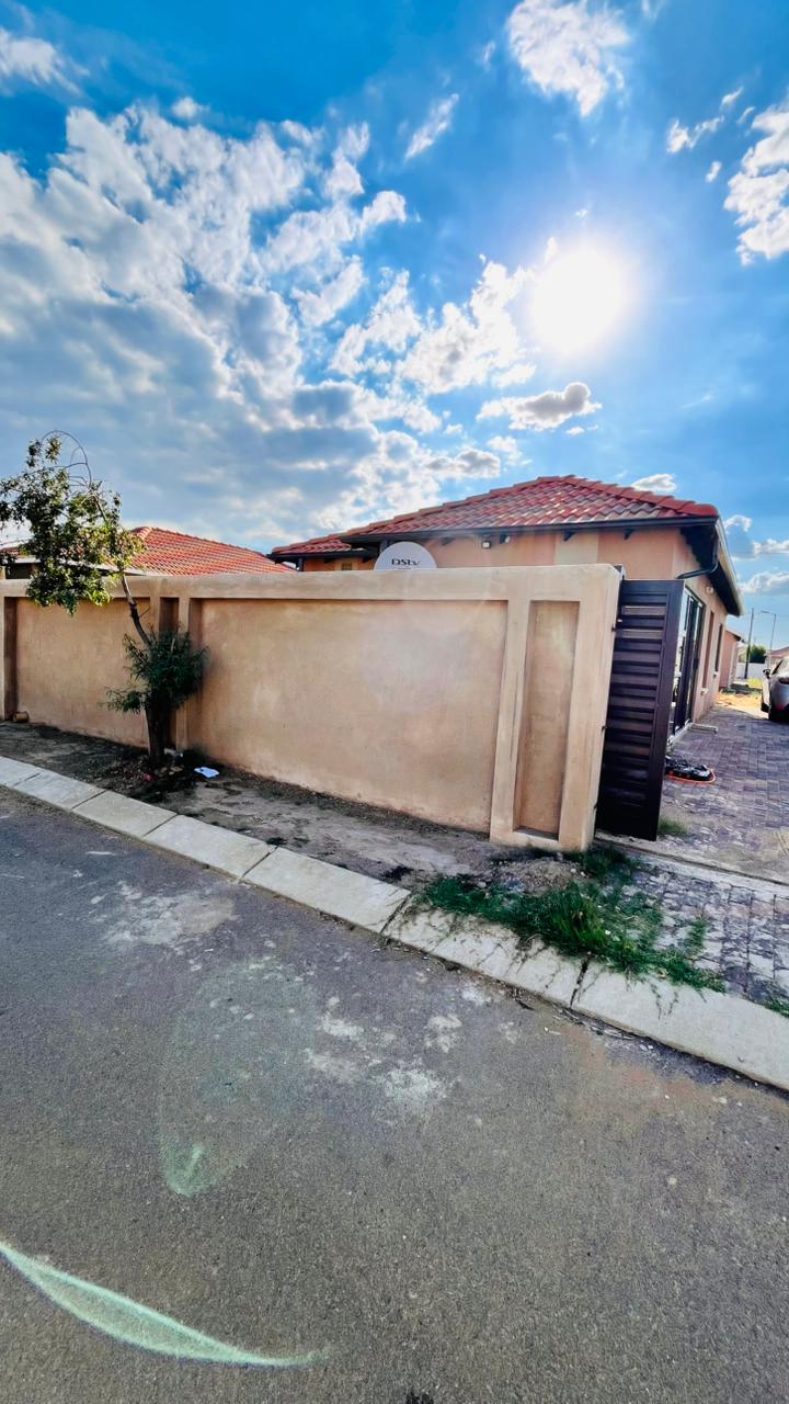 To Let 3 Bedroom Property for Rent in Savanna City Gauteng