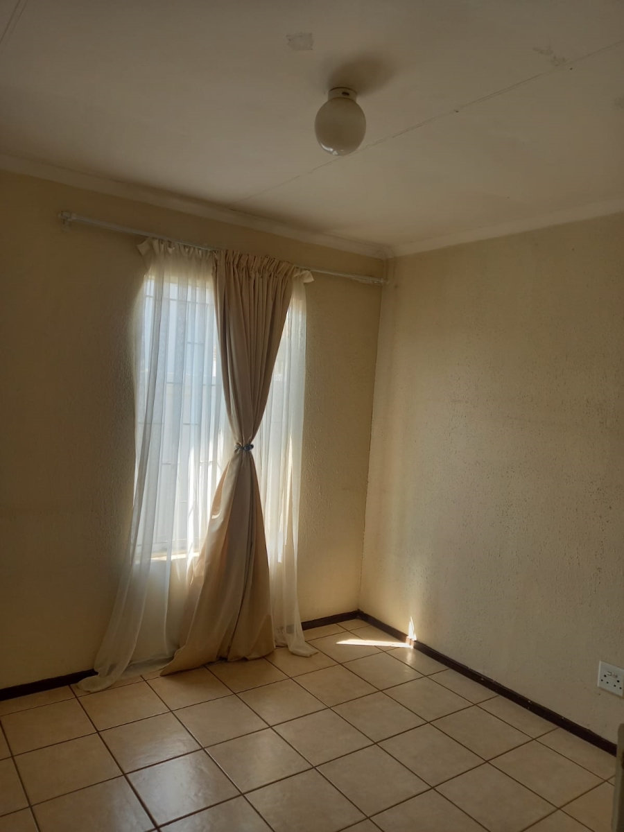 To Let 3 Bedroom Property for Rent in Savanna City Gauteng