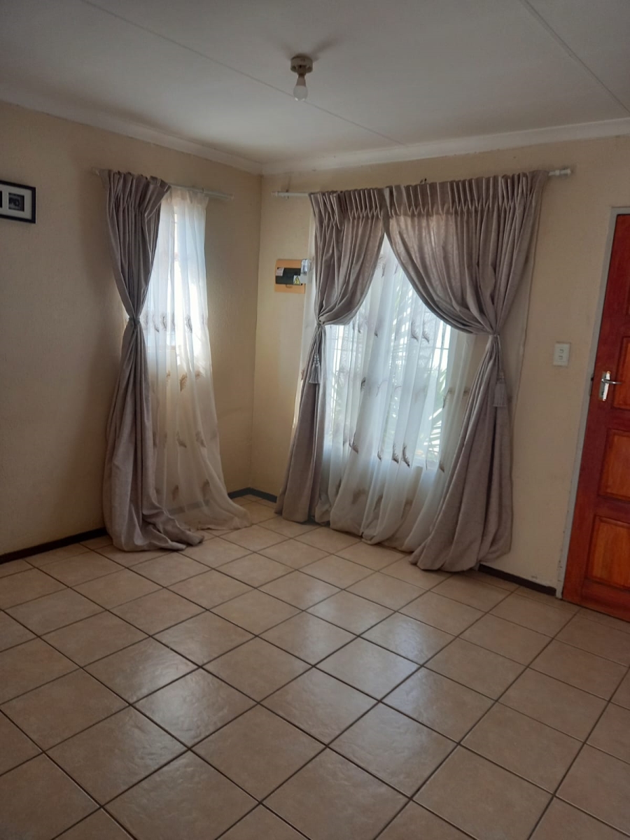 To Let 3 Bedroom Property for Rent in Savanna City Gauteng