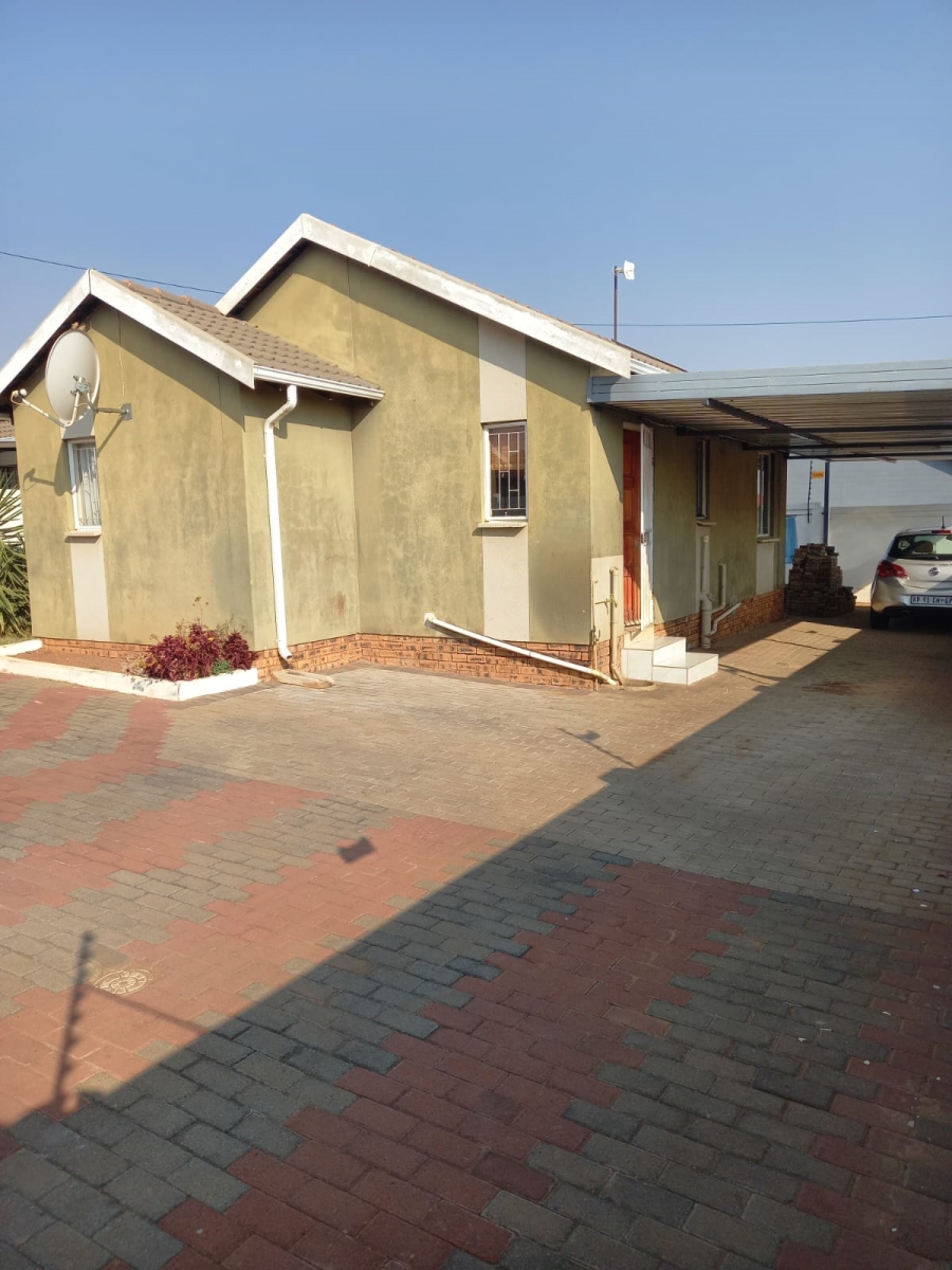 To Let 3 Bedroom Property for Rent in Savanna City Gauteng