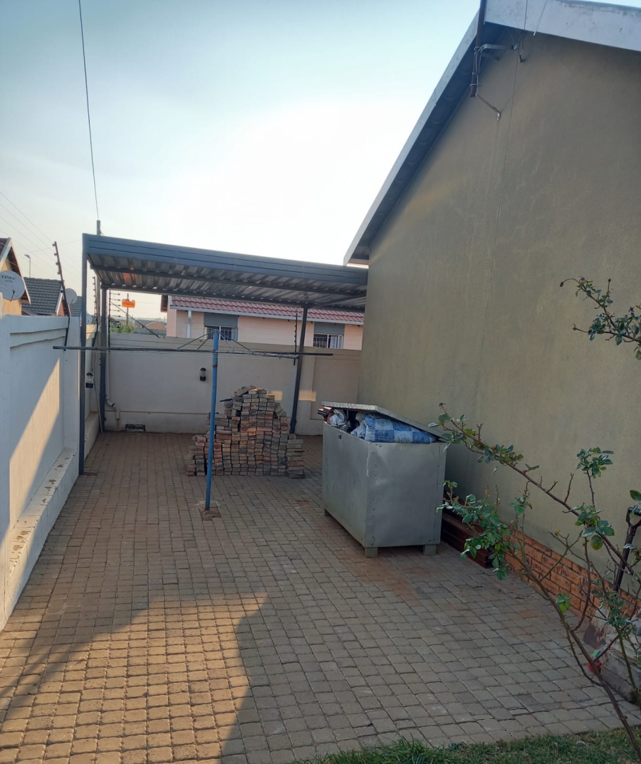 To Let 3 Bedroom Property for Rent in Savanna City Gauteng