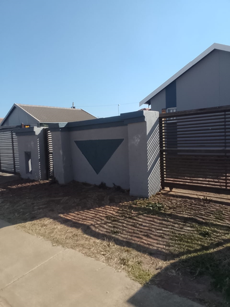 2 Bedroom Property for Sale in Savanna City Gauteng