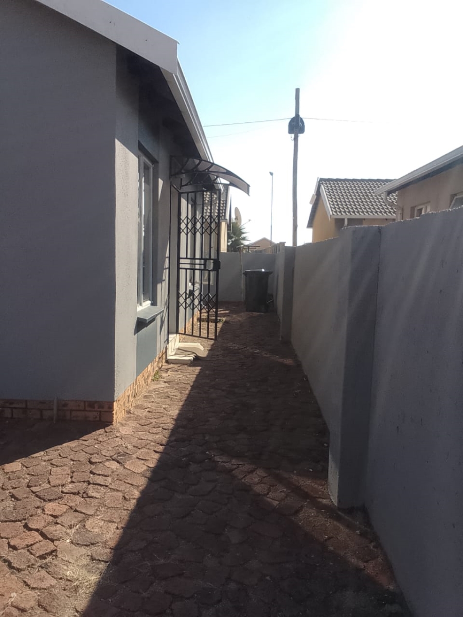 2 Bedroom Property for Sale in Savanna City Gauteng
