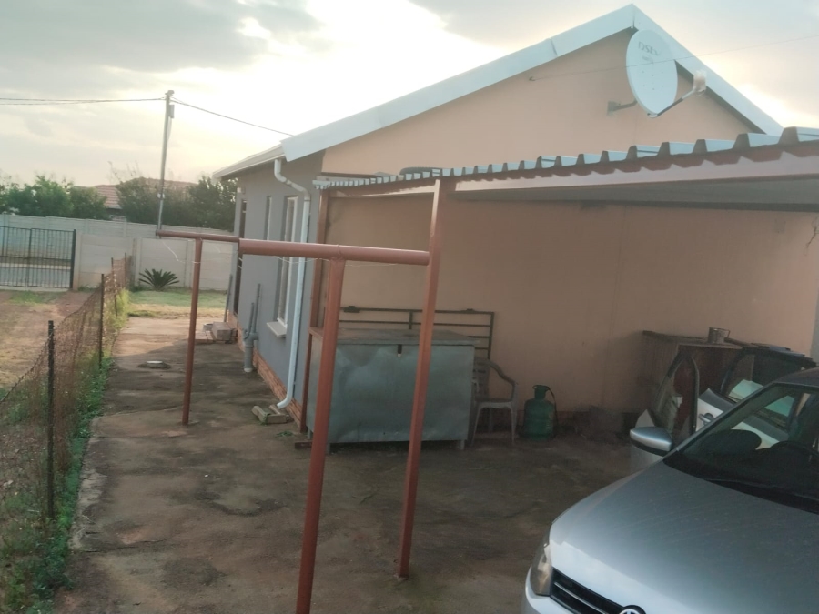 To Let 2 Bedroom Property for Rent in Savanna City Gauteng