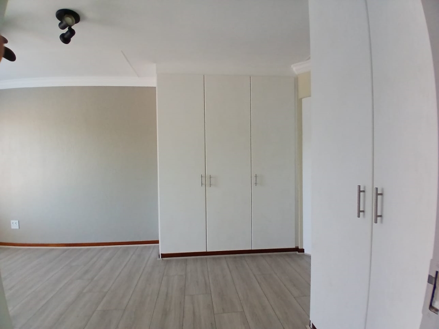 3 Bedroom Property for Sale in Die Hoewes Gauteng