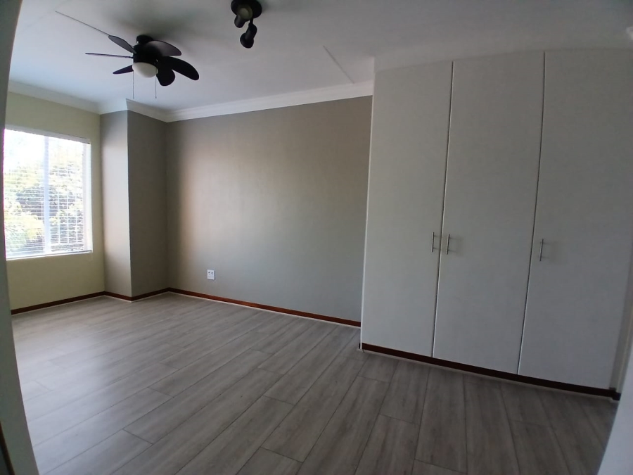 3 Bedroom Property for Sale in Die Hoewes Gauteng