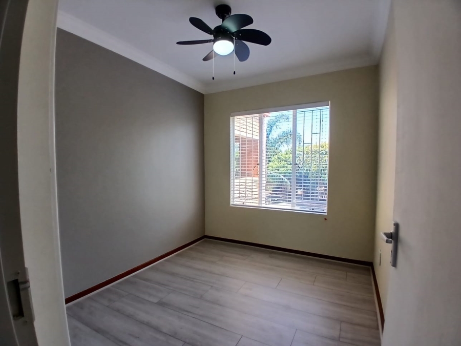 3 Bedroom Property for Sale in Die Hoewes Gauteng