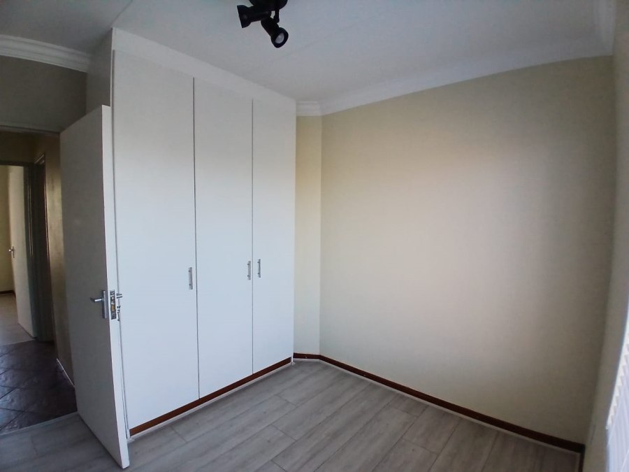 3 Bedroom Property for Sale in Die Hoewes Gauteng