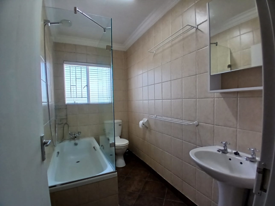 3 Bedroom Property for Sale in Die Hoewes Gauteng
