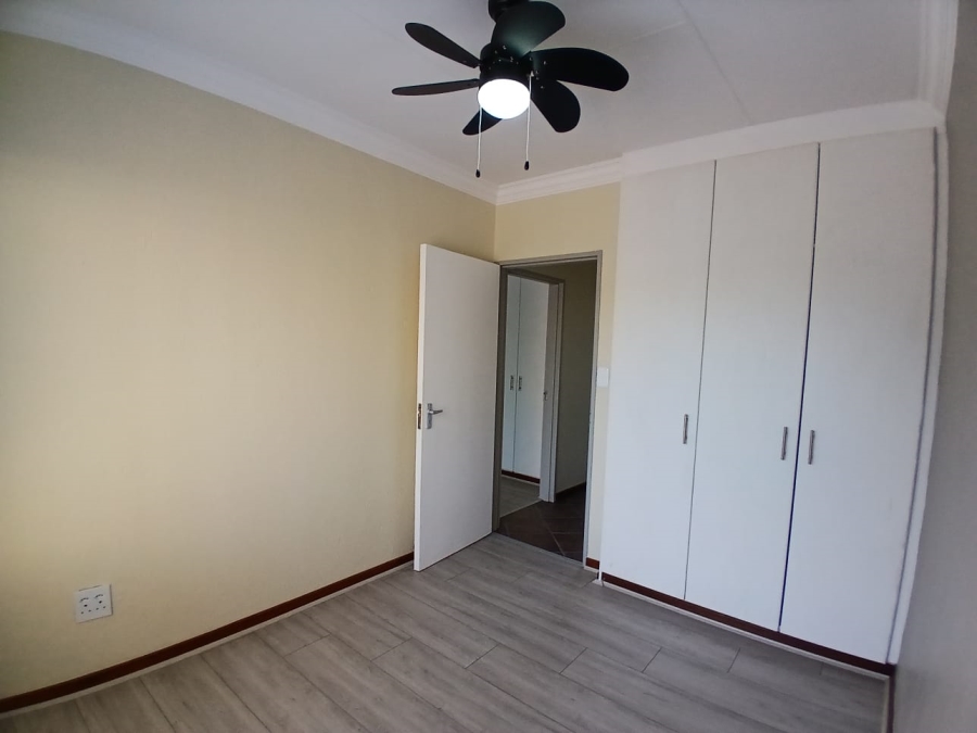 3 Bedroom Property for Sale in Die Hoewes Gauteng