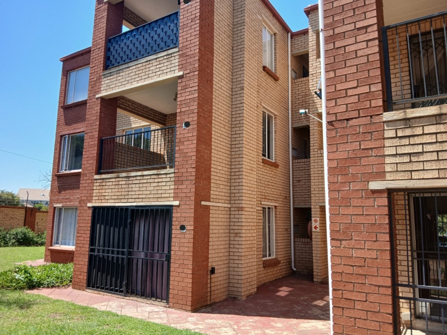 3 Bedroom Property for Sale in Die Hoewes Gauteng
