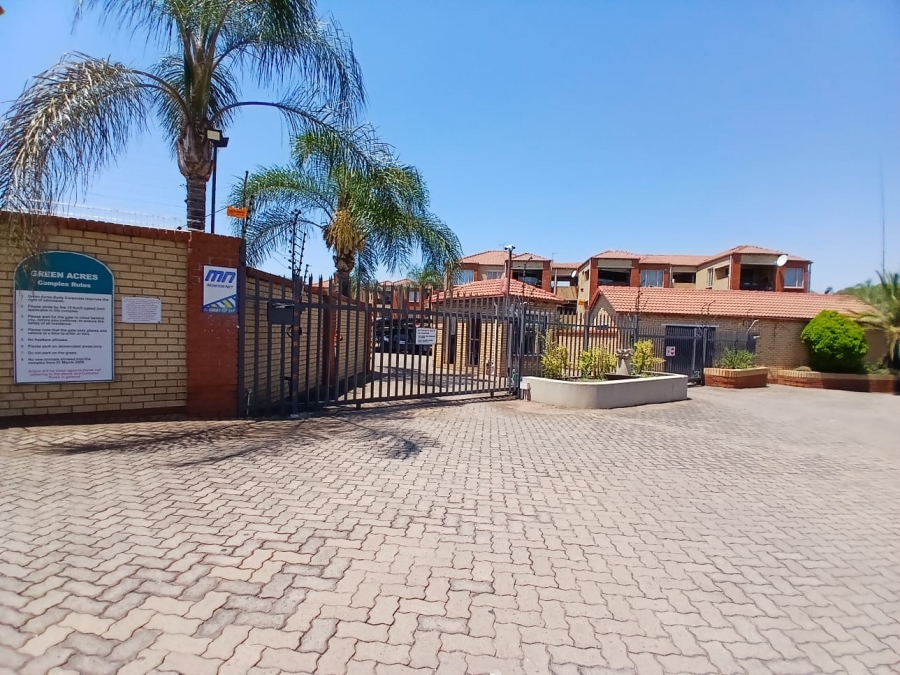 3 Bedroom Property for Sale in Die Hoewes Gauteng