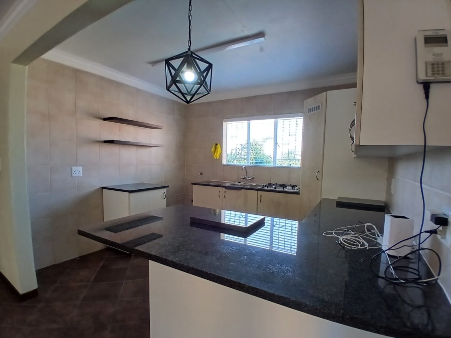 3 Bedroom Property for Sale in Die Hoewes Gauteng