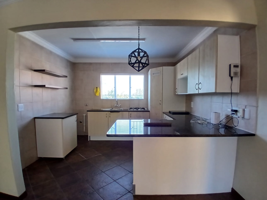3 Bedroom Property for Sale in Die Hoewes Gauteng