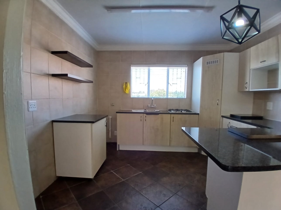 3 Bedroom Property for Sale in Die Hoewes Gauteng