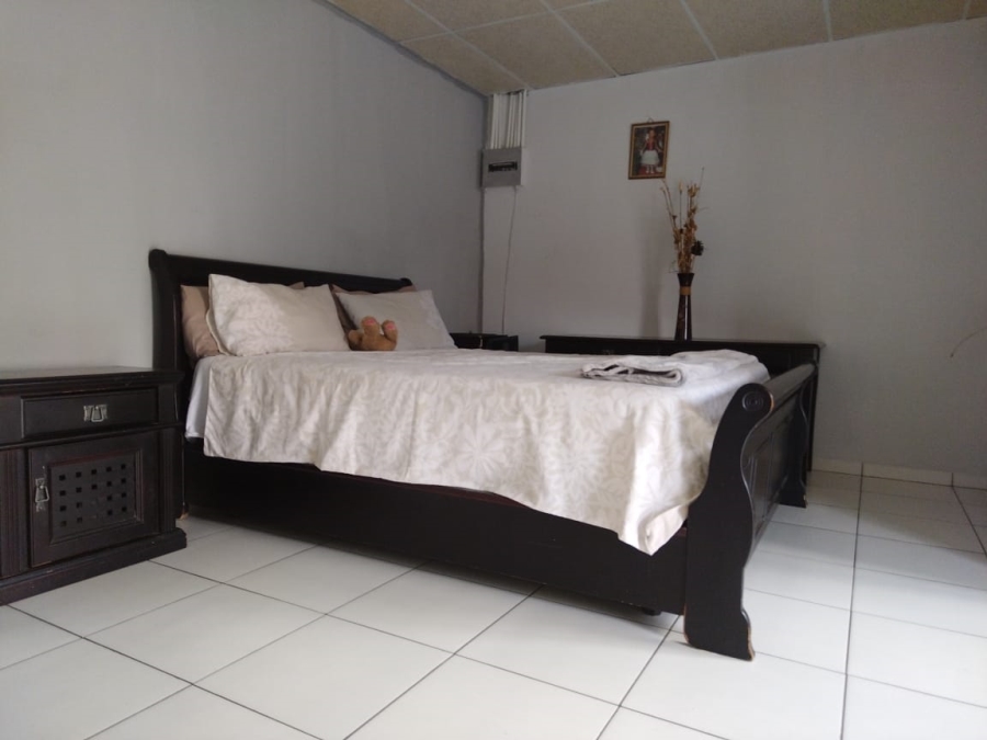 To Let 1 Bedroom Property for Rent in Florida Gauteng