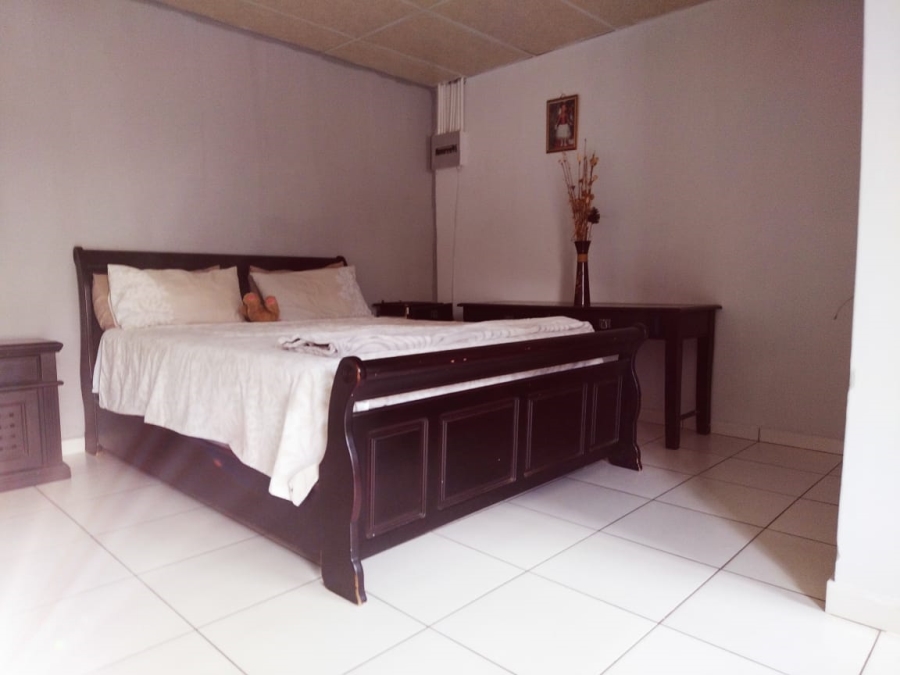 To Let 1 Bedroom Property for Rent in Florida Gauteng