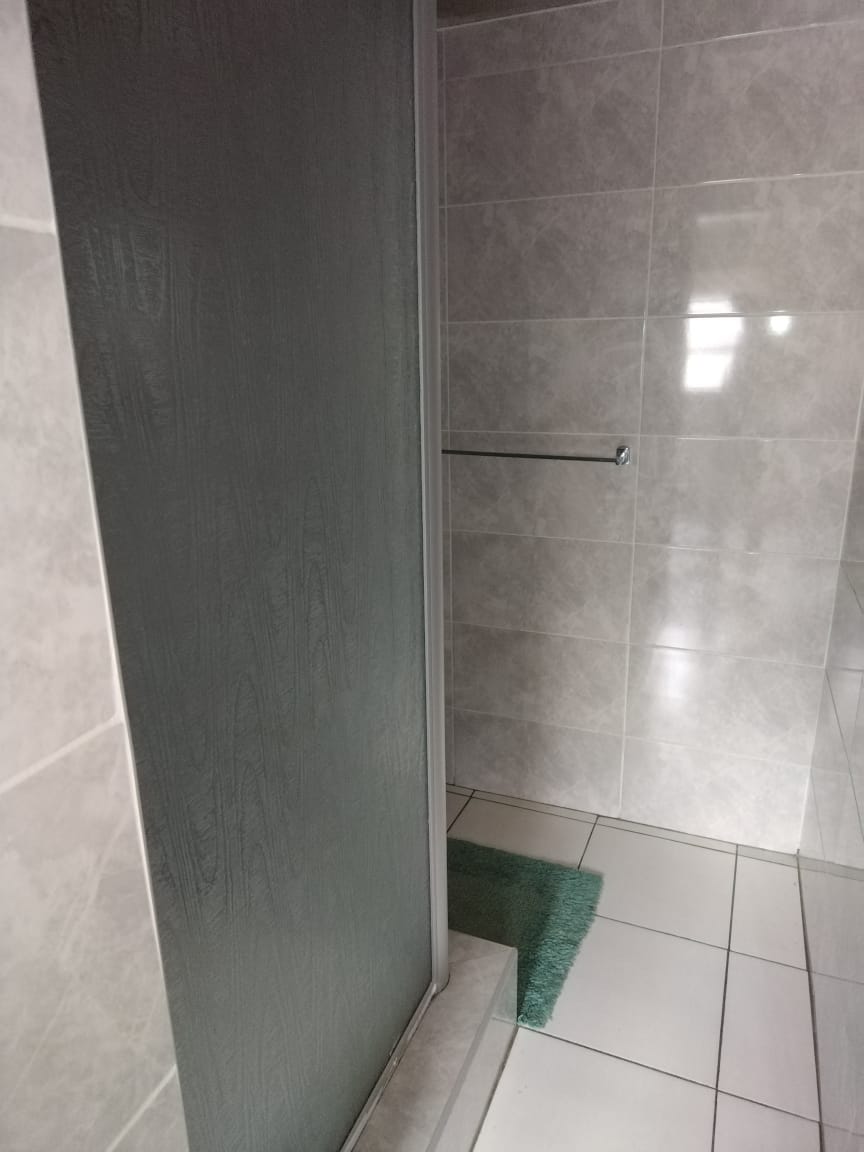 To Let 1 Bedroom Property for Rent in Florida Gauteng