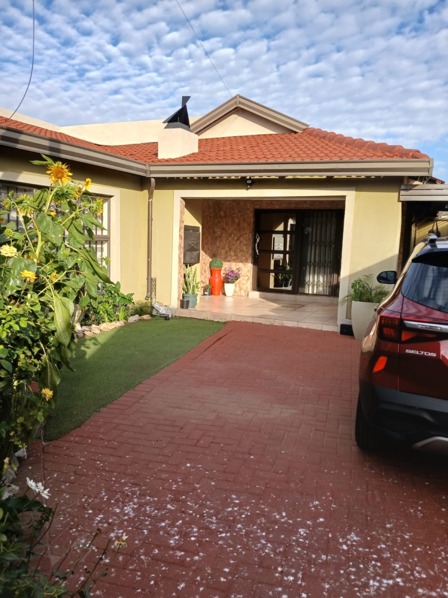 To Let 3 Bedroom Property for Rent in Meadowlands East Gauteng