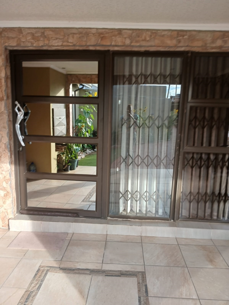 To Let 3 Bedroom Property for Rent in Meadowlands East Gauteng