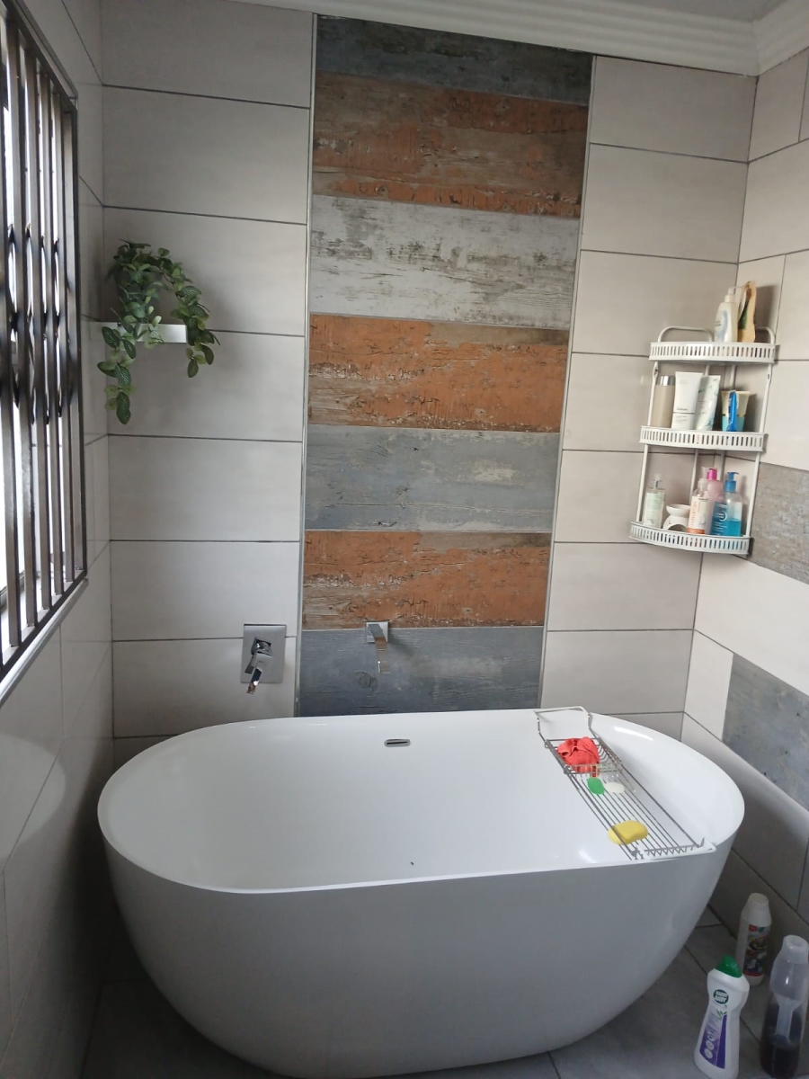 To Let 3 Bedroom Property for Rent in Meadowlands East Gauteng