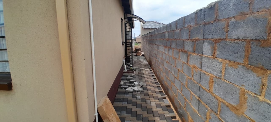 To Let 4 Bedroom Property for Rent in Albertsdal Gauteng