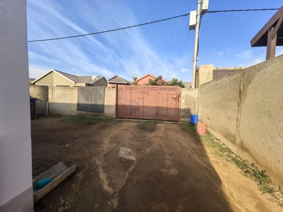 To Let 0 Bedroom Property for Rent in Fleurhof Gauteng