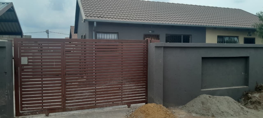 2 Bedroom Property for Sale in Fleurhof Gauteng