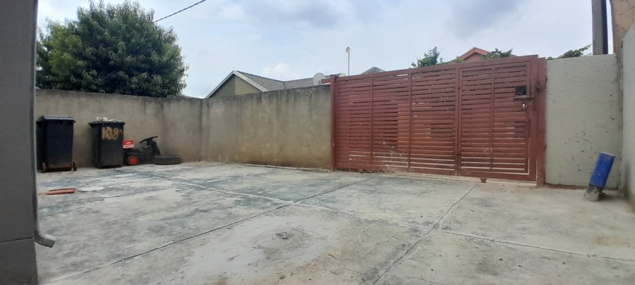 2 Bedroom Property for Sale in Fleurhof Gauteng