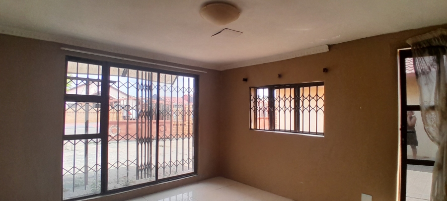 0 Bedroom Property for Sale in Lenasia Ext 7 Gauteng