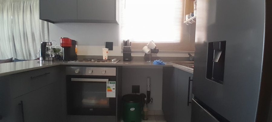 To Let 2 Bedroom Property for Rent in Fleurhof Gauteng