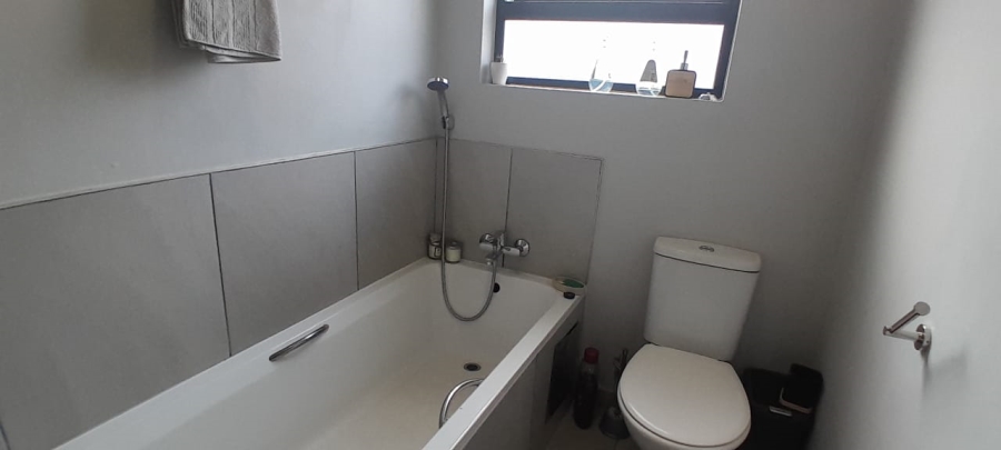 To Let 2 Bedroom Property for Rent in Fleurhof Gauteng