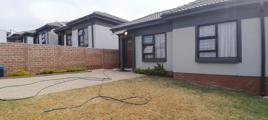 To Let 2 Bedroom Property for Rent in Fleurhof Gauteng