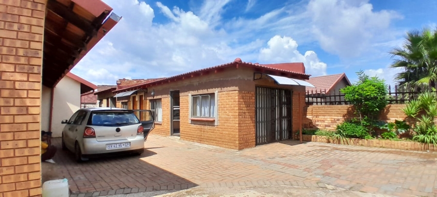 3 Bedroom Property for Sale in Lenasia Ext 7 Gauteng