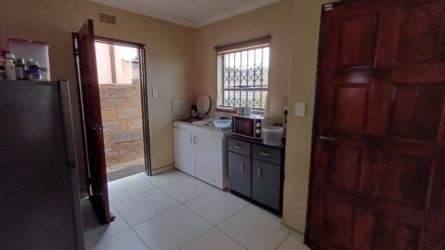2 Bedroom Property for Sale in Clayville Industria Gauteng