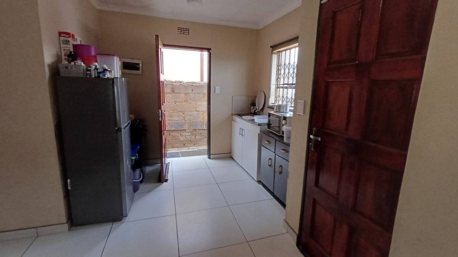 2 Bedroom Property for Sale in Clayville Industria Gauteng