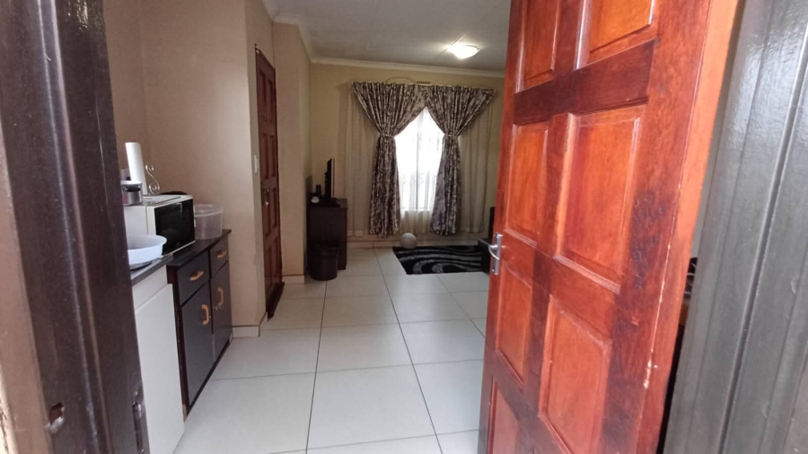 2 Bedroom Property for Sale in Clayville Industria Gauteng