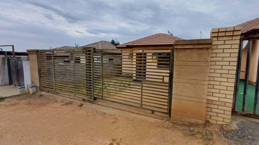 2 Bedroom Property for Sale in Clayville Industria Gauteng